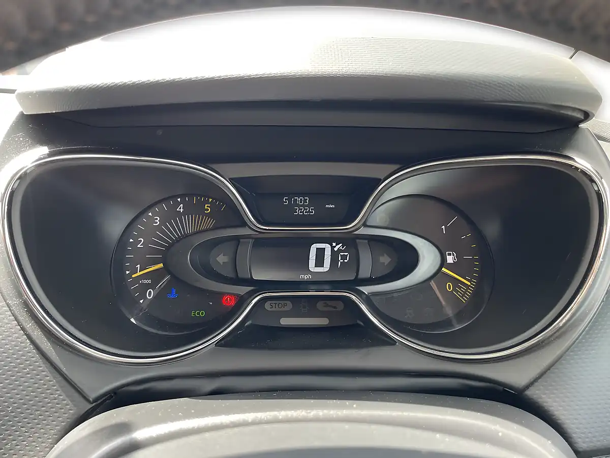 Used 2015 Renault Captur Dynamique S Medianav Ivory With Diamond Black Roof - Interior and Exterior details 14
