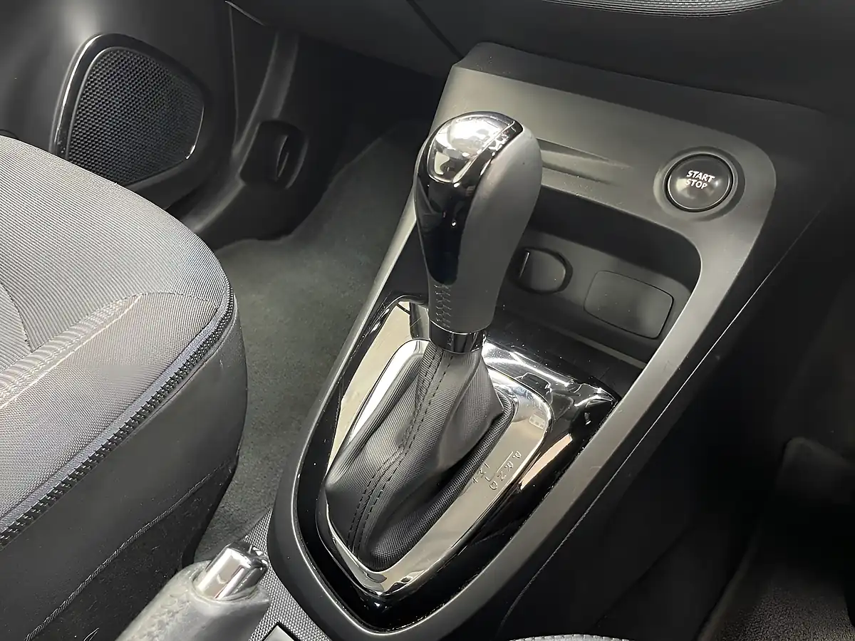 Used 2015 Renault Captur Dynamique S Medianav Ivory With Diamond Black Roof - Interior and Exterior details 16
