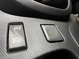 Used 2015 Renault Captur Dynamique S Medianav Ivory With Diamond Black Roof - Interior and Exterior details 17