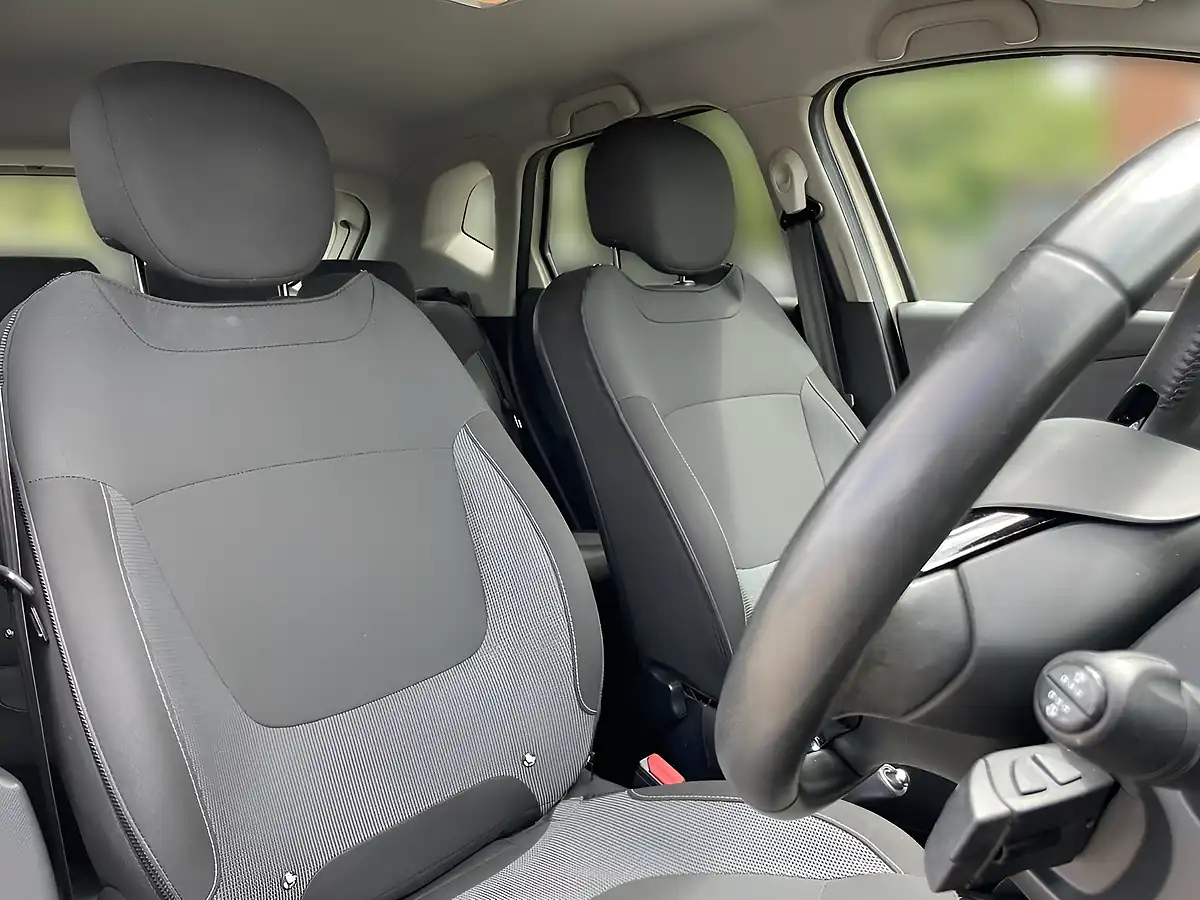 Used 2015 Renault Captur Dynamique S Medianav Ivory With Diamond Black Roof - Interior and Exterior details 18
