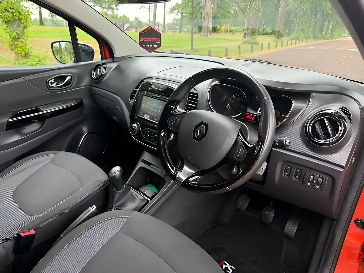 Used 2015 Renault Captur Dynamique S Medianav Orange - Interior and Exterior details 10