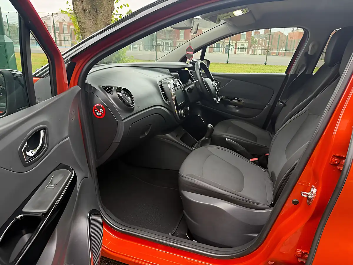 Used 2015 Renault Captur Dynamique S Medianav Orange - Interior and Exterior details 13