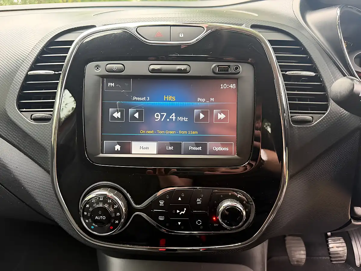 Used 2015 Renault Captur Dynamique S Medianav Orange - Interior and Exterior details 16
