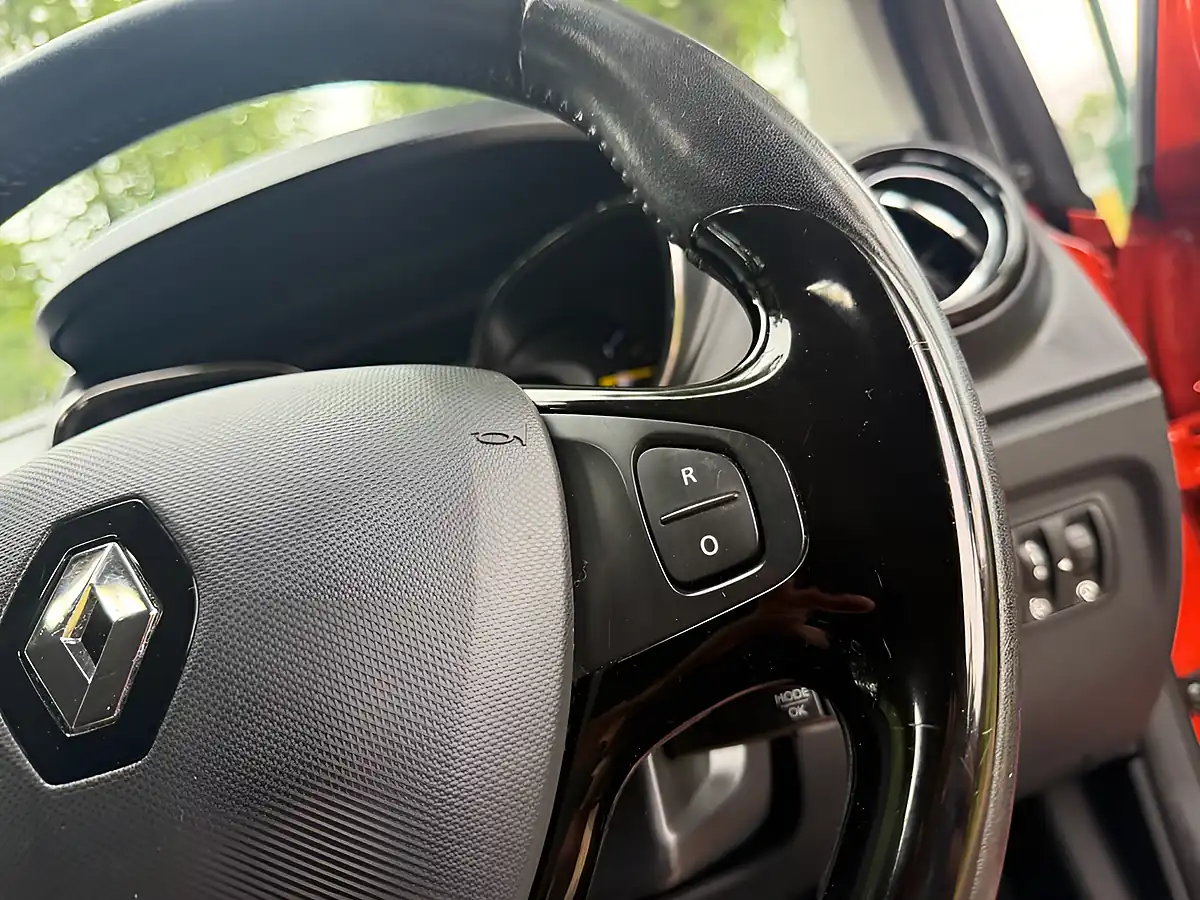 Used 2015 Renault Captur Dynamique S Medianav Orange - Interior and Exterior details 19