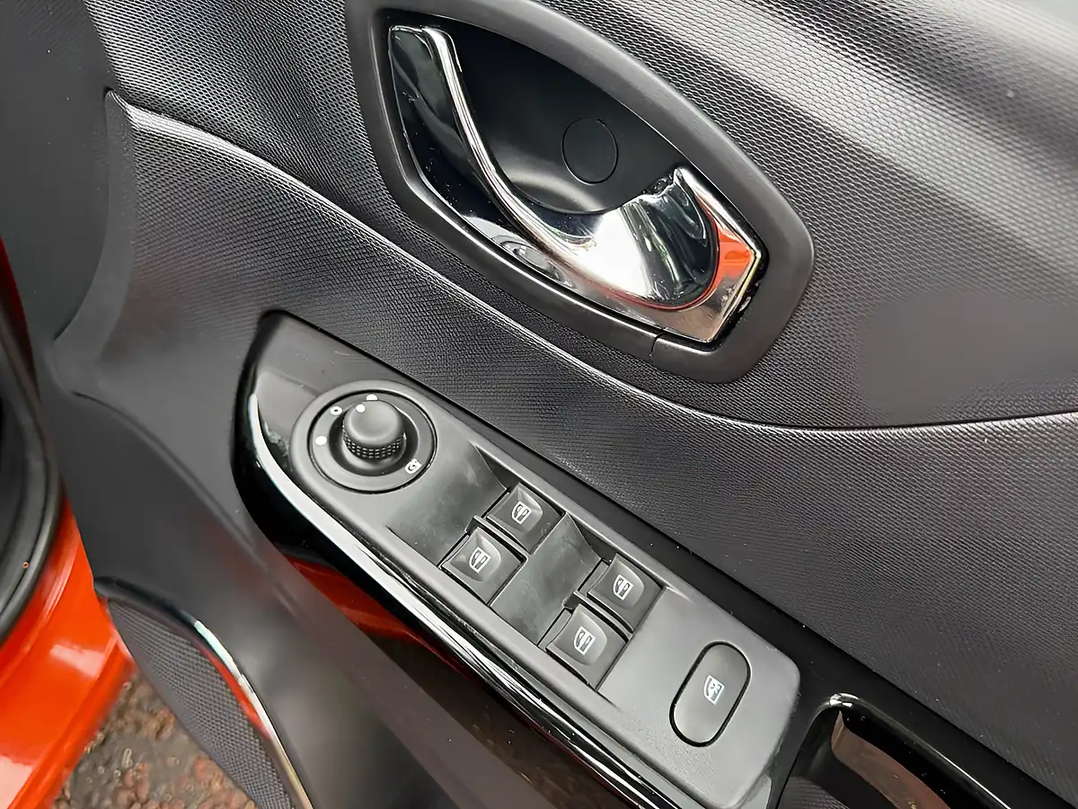 Used 2015 Renault Captur Dynamique S Medianav Orange - Interior and Exterior details 20