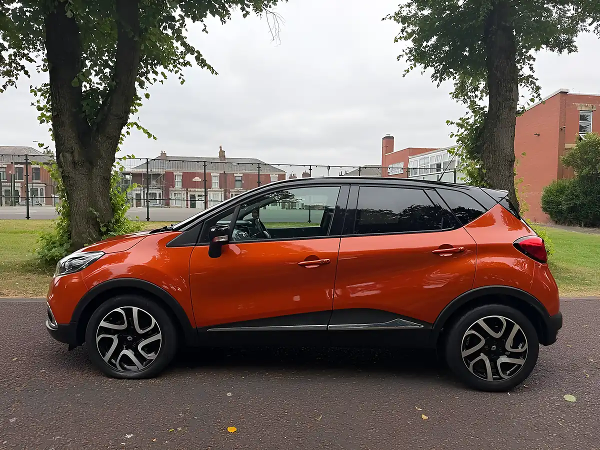 Used 2015 Renault Captur Dynamique S Medianav Orange - Interior and Exterior details 6