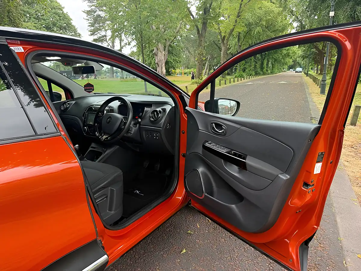Used 2015 Renault Captur Dynamique S Medianav Orange - Interior and Exterior details 9