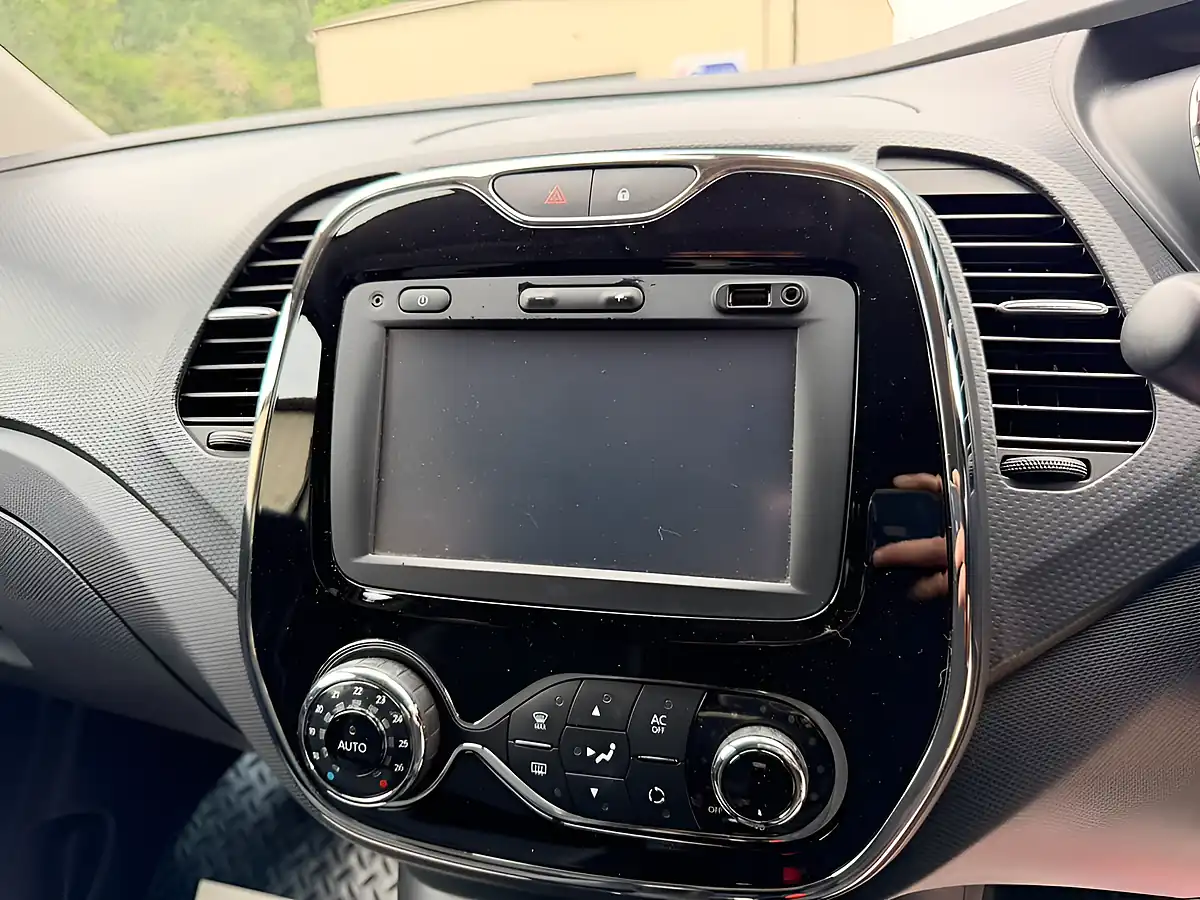 Used 2015 Renault Captur Dynamique S Medianav White - Interior and Exterior details 11