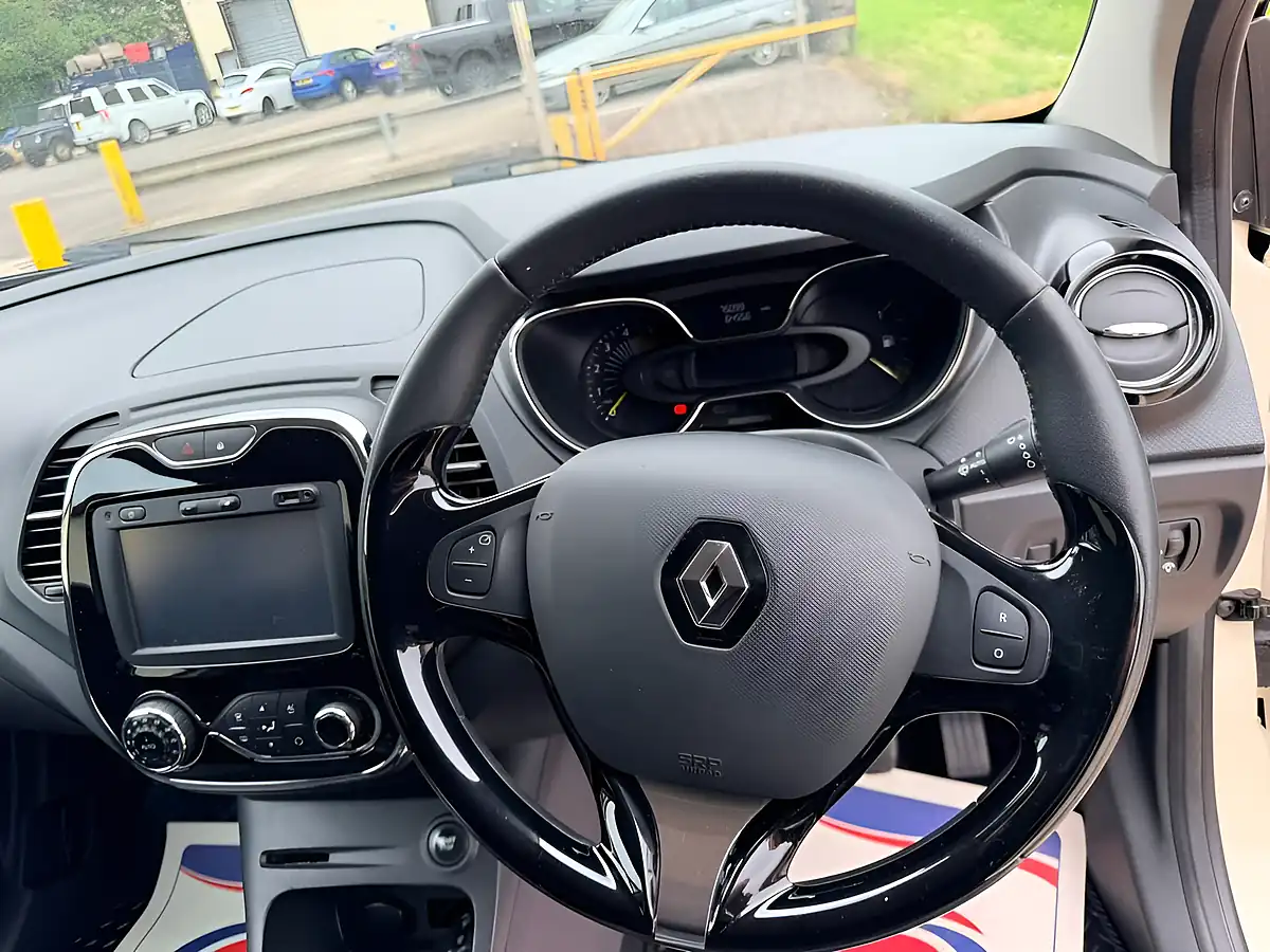 Used 2015 Renault Captur Dynamique S Medianav White - Interior and Exterior details 13