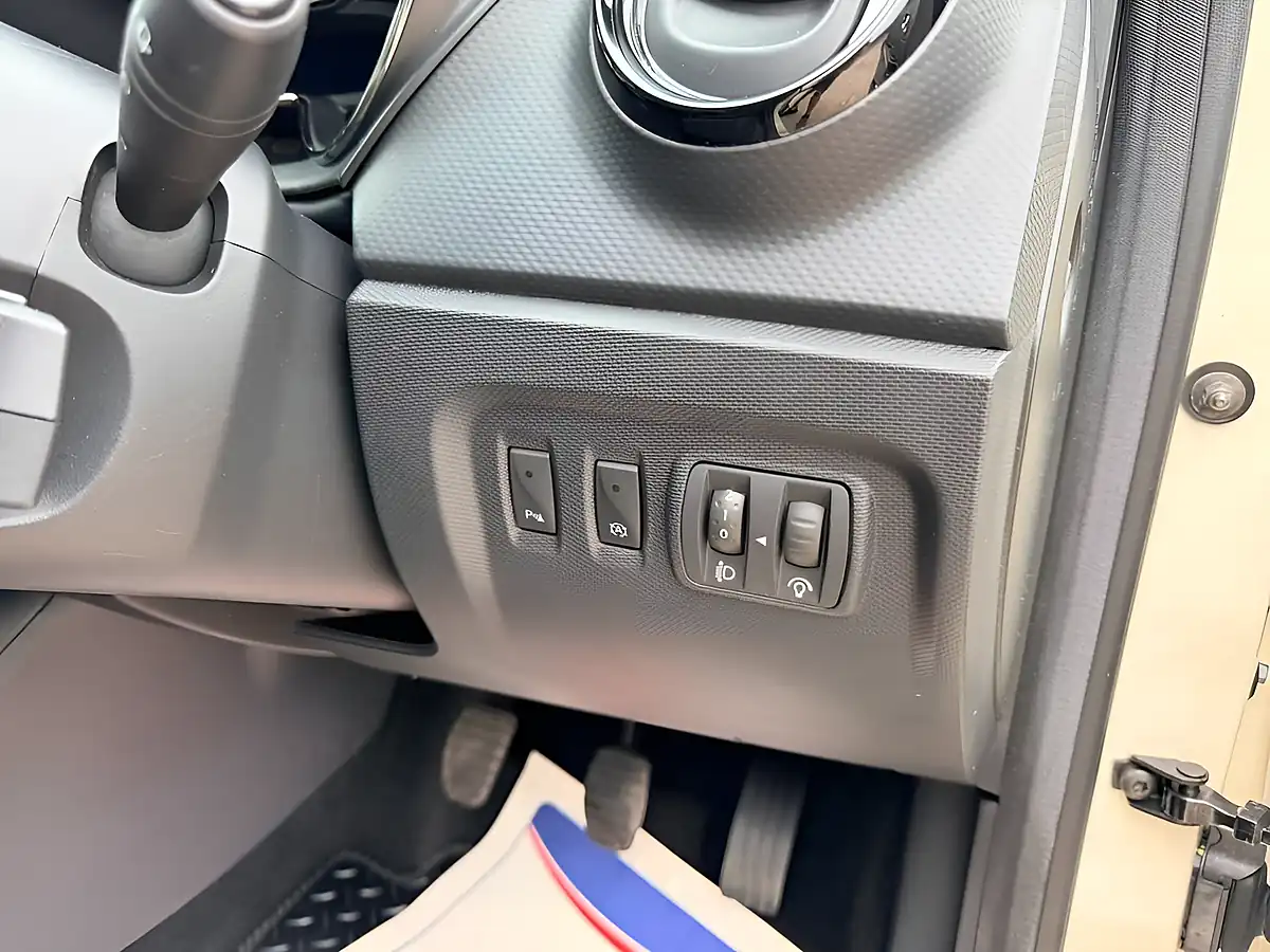 Used 2015 Renault Captur Dynamique S Medianav White - Interior and Exterior details 14