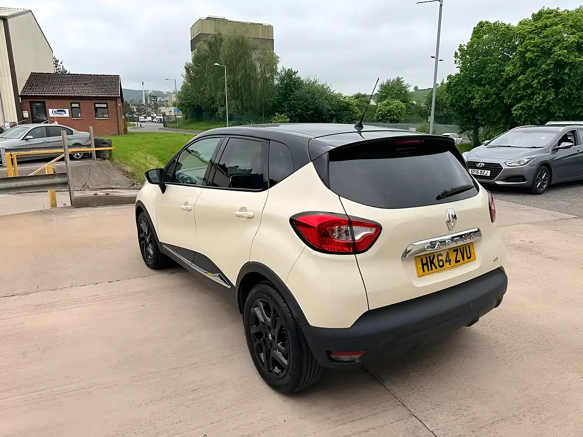 Used 2015 Renault Captur Dynamique S Medianav White - Interior and Exterior details 7