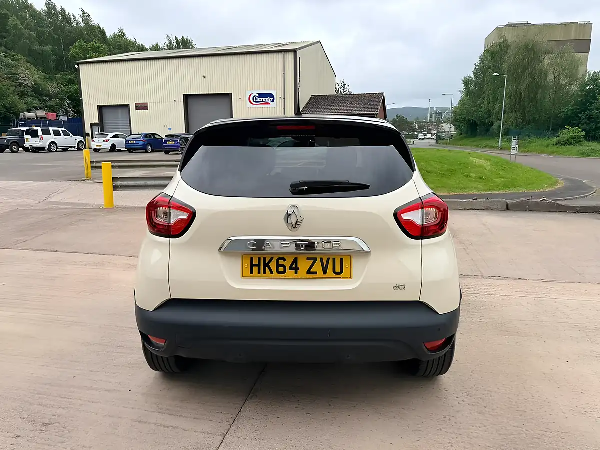 Used 2015 Renault Captur Dynamique S Medianav White - Interior and Exterior details 8