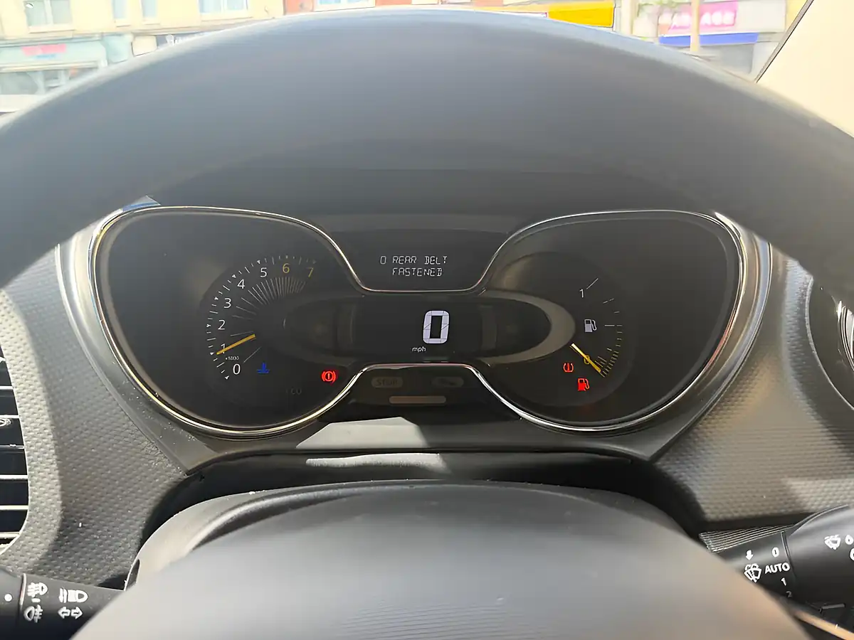 Used 2015 Renault Captur Dynamique S Medianav White - Interior and Exterior details 13