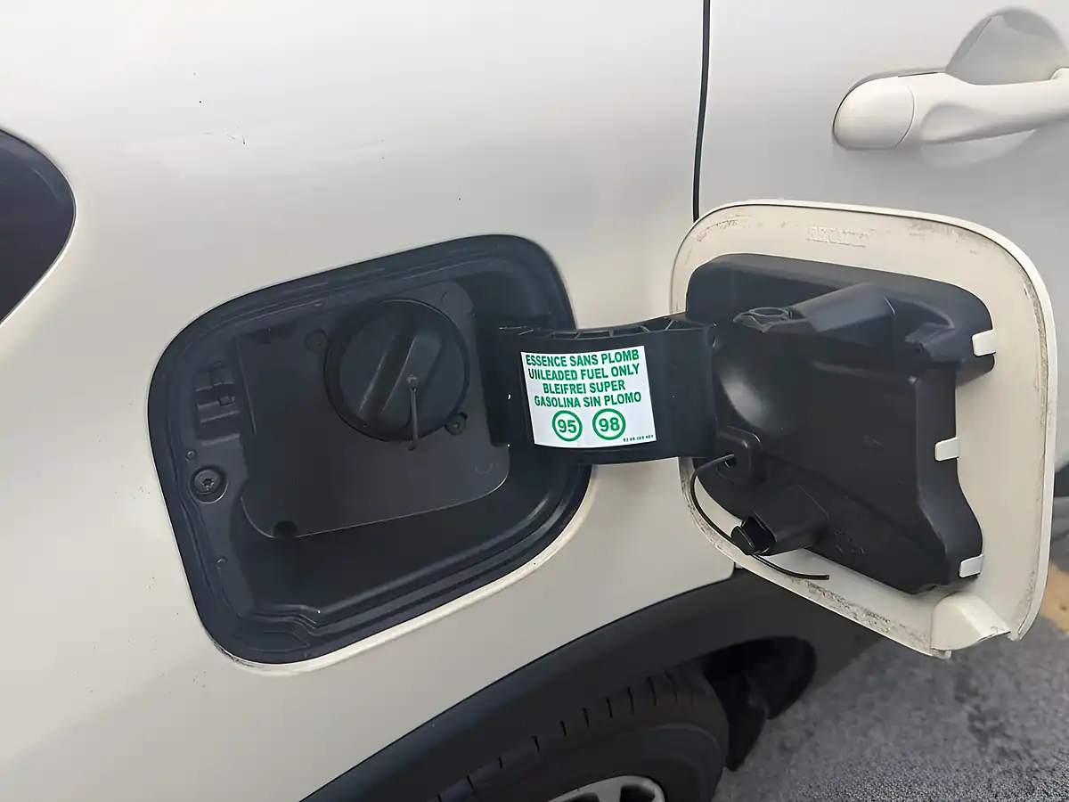 Used 2015 Renault Captur Dynamique S Medianav White - Interior and Exterior details 6