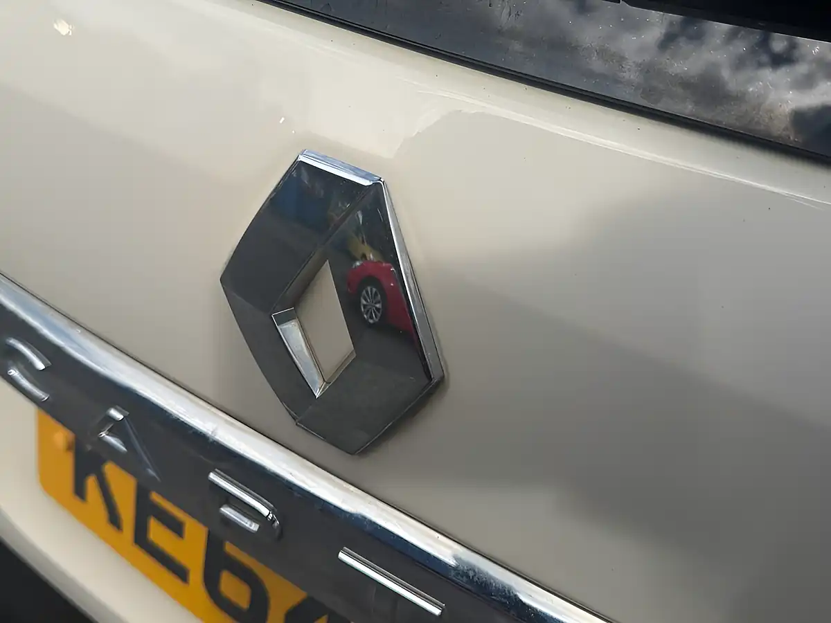 Used 2015 Renault Captur Dynamique S Medianav White - Interior and Exterior details 9