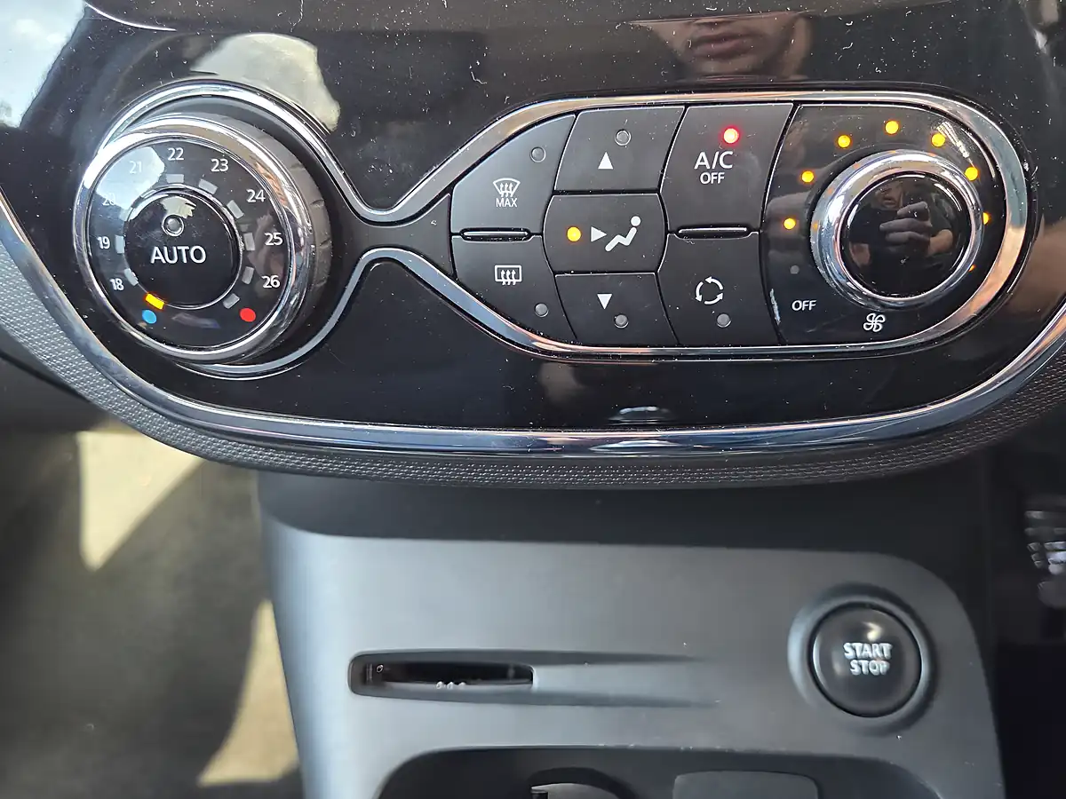 Used 2015 Renault Captur Dynamique S Nav Black - Interior and Exterior details 10