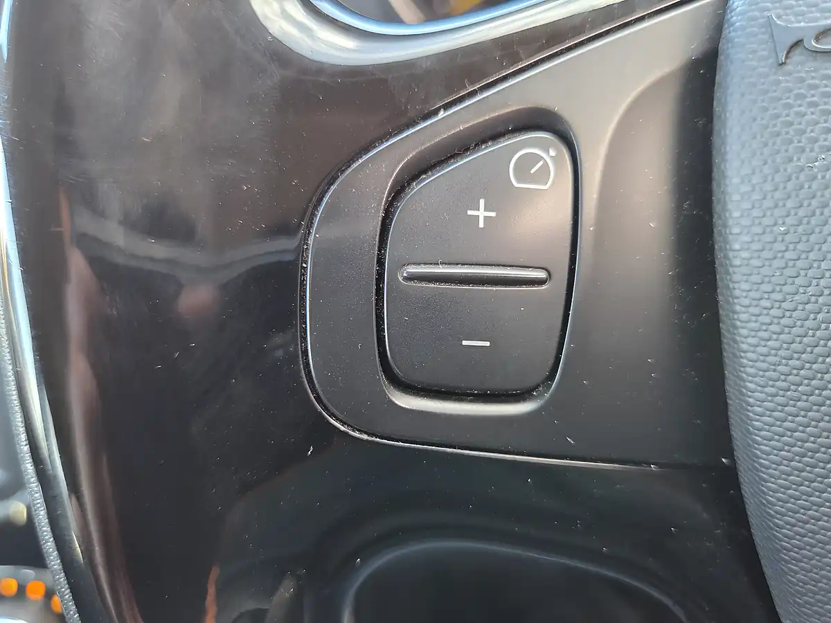 Used 2015 Renault Captur Dynamique S Nav Black - Interior and Exterior details 11