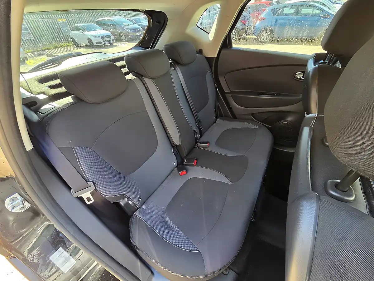 Used 2015 Renault Captur Dynamique S Nav Black - Interior and Exterior details 13