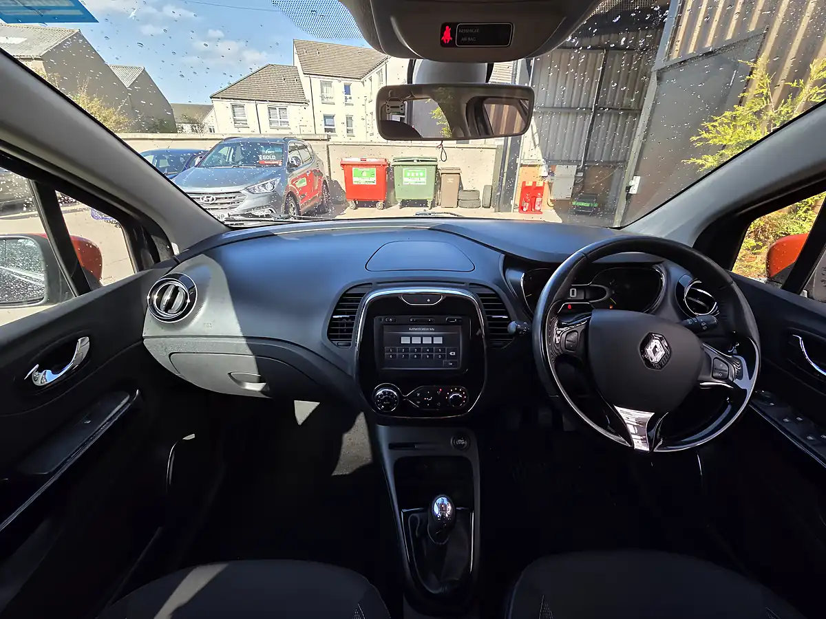 Used 2015 Renault Captur Dynamique S Nav Black - Interior and Exterior details 7
