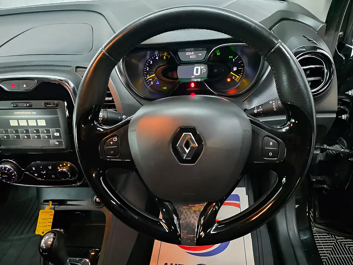 Used 2015 Renault Captur Dynamique S Nav Black - Interior and Exterior details 10