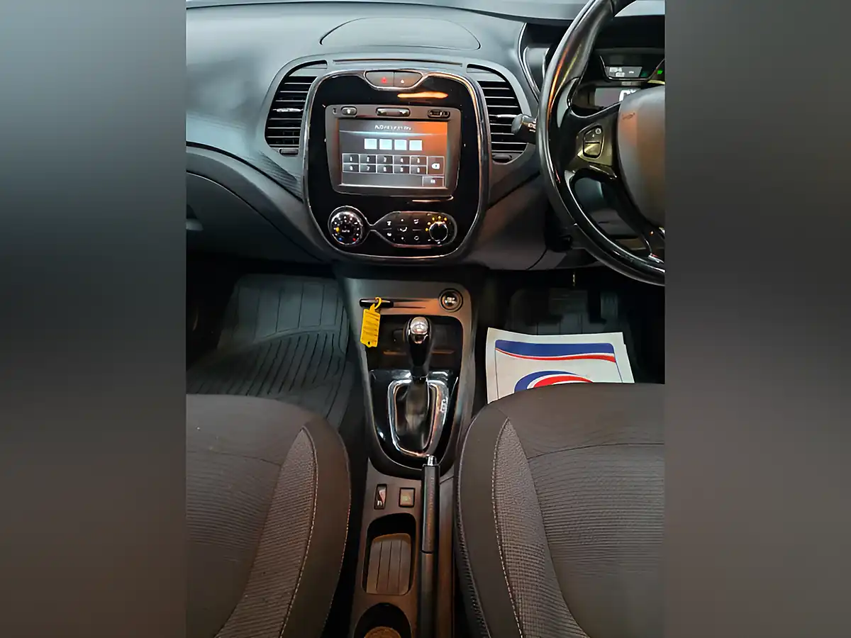 Used 2015 Renault Captur Dynamique S Nav Black - Interior and Exterior details 12