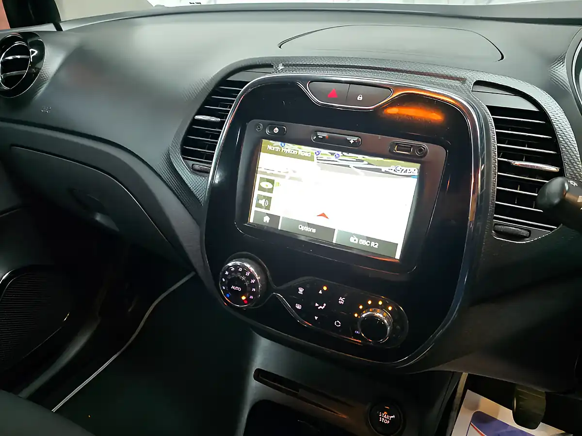 Used 2015 Renault Captur Dynamique S Nav Black - Interior and Exterior details 16