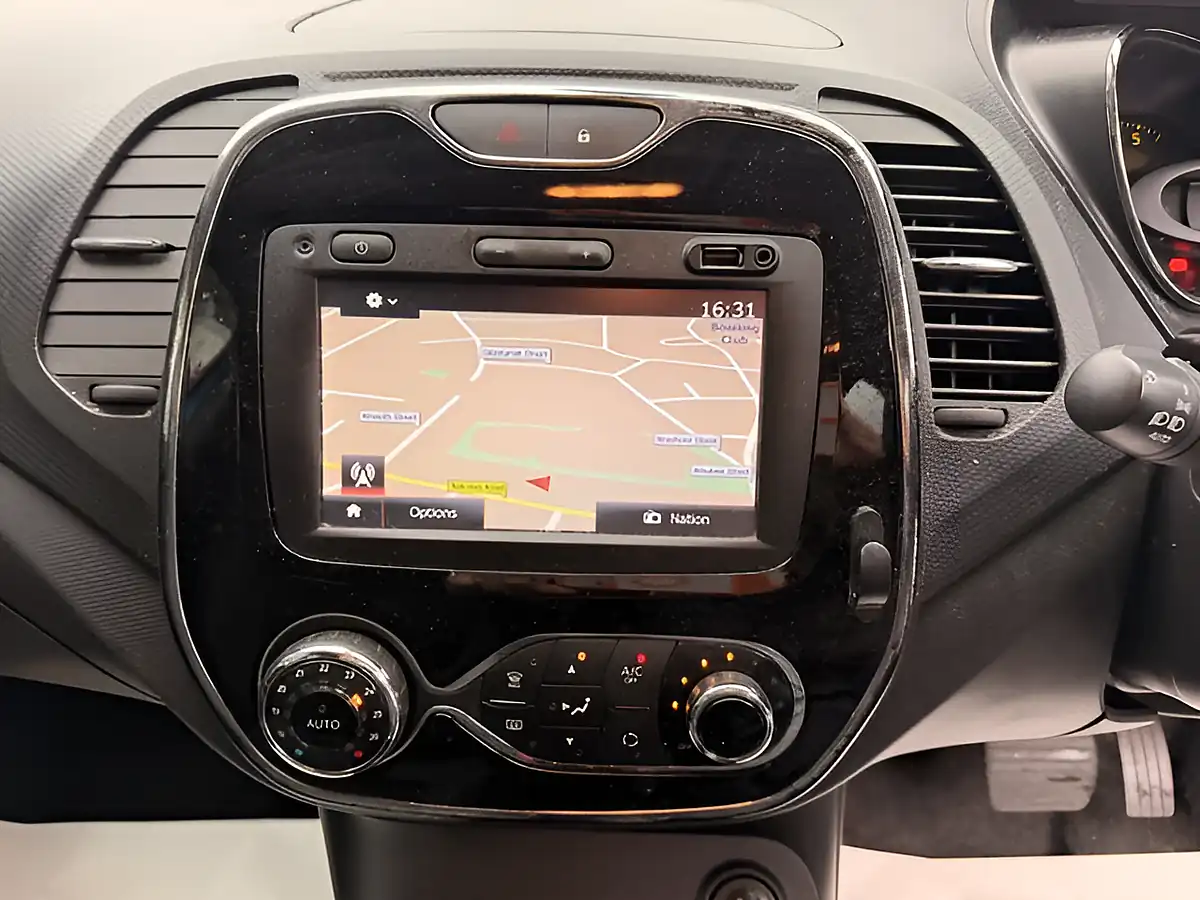 Used 2015 Renault Captur Dynamique S Nav Blue - Interior and Exterior details 13