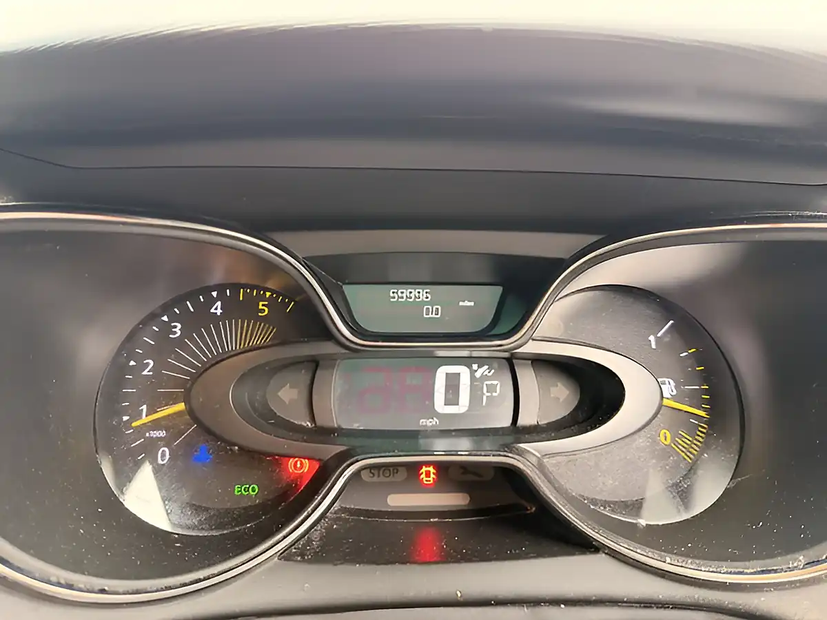 Used 2015 Renault Captur Dynamique S Nav Blue - Interior and Exterior details 16