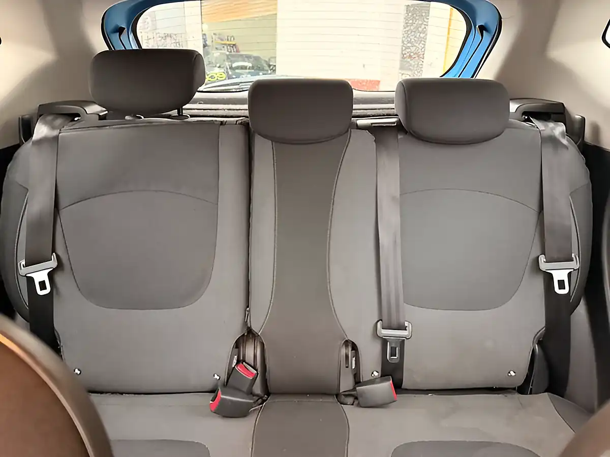 Used 2015 Renault Captur Dynamique S Nav Blue - Interior and Exterior details 9