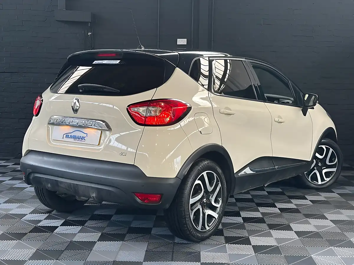 Used 2015 Renault Captur Dynamique S Nav Diamond Black - Interior and Exterior details 11