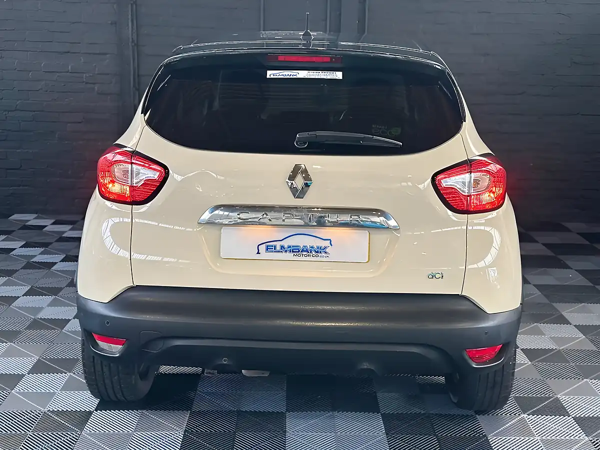 Used 2015 Renault Captur Dynamique S Nav Diamond Black - Interior and Exterior details 15