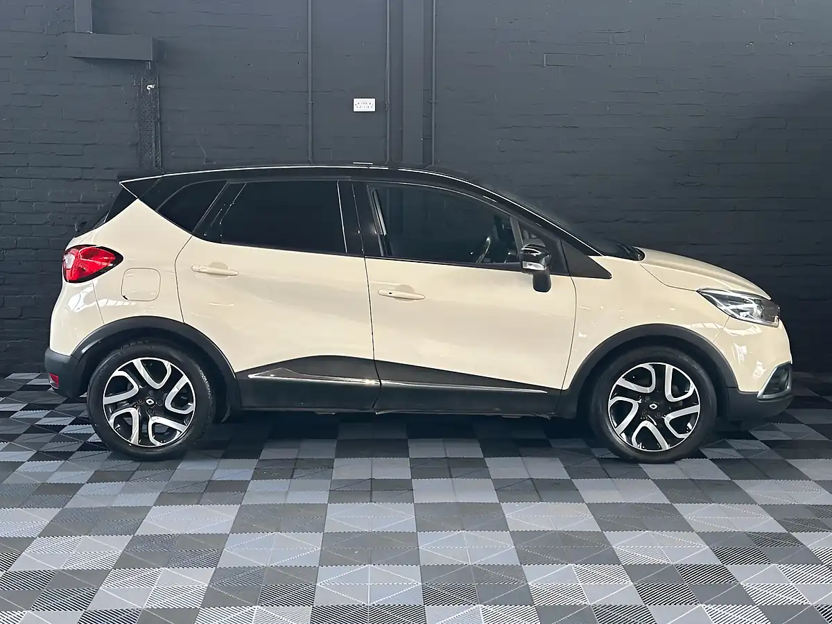 Used 2015 Renault Captur Dynamique S Nav Diamond Black - Interior and Exterior details 3