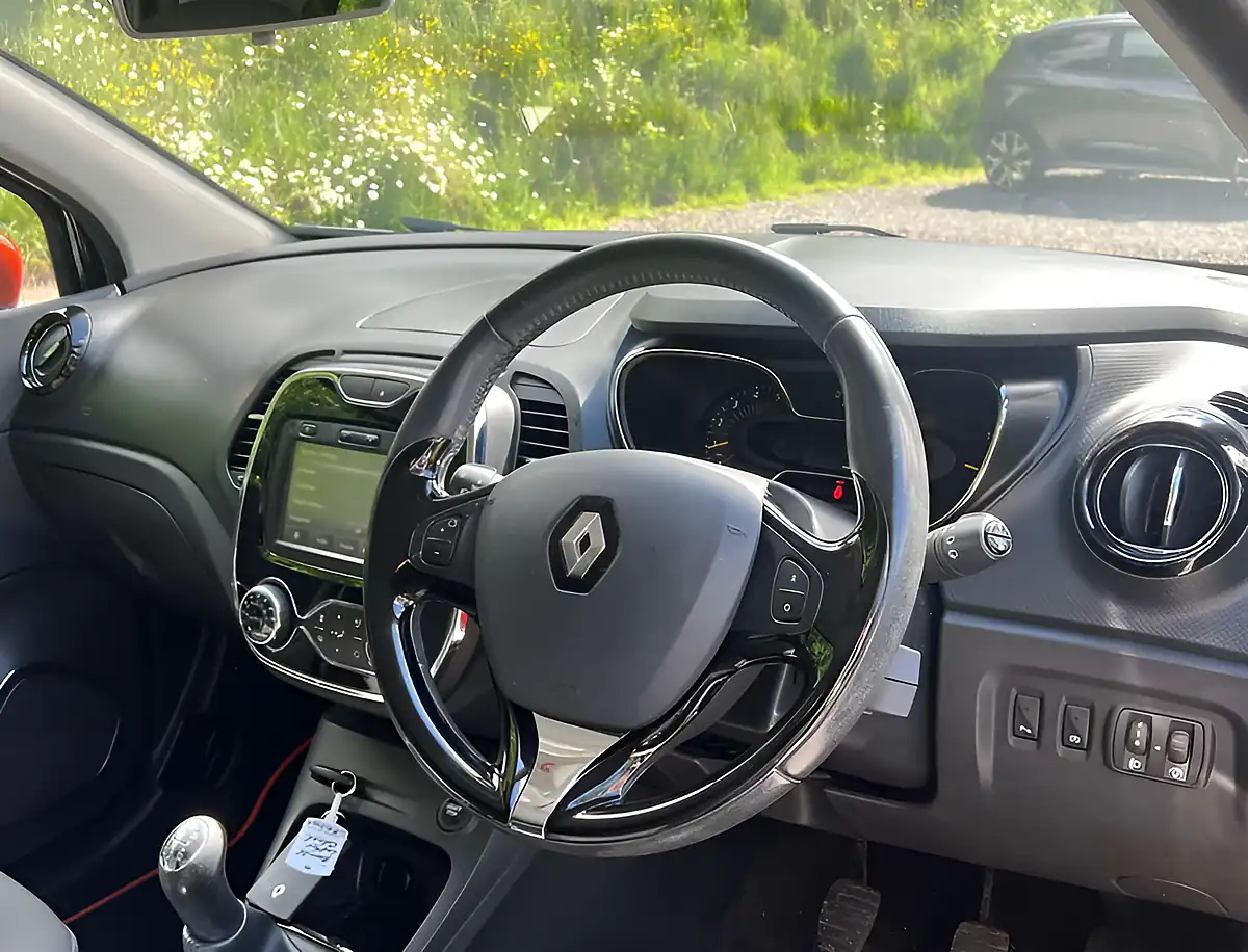 Used 2015 Renault Captur Dynamique S Nav Diamond Black - Interior and Exterior details 11