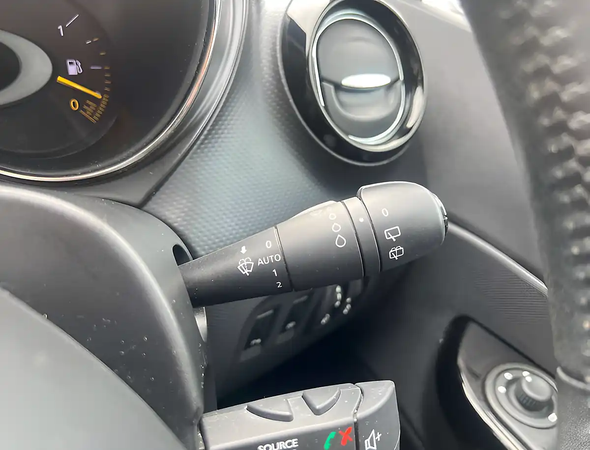 Used 2015 Renault Captur Dynamique S Nav Diamond Black - Interior and Exterior details 12