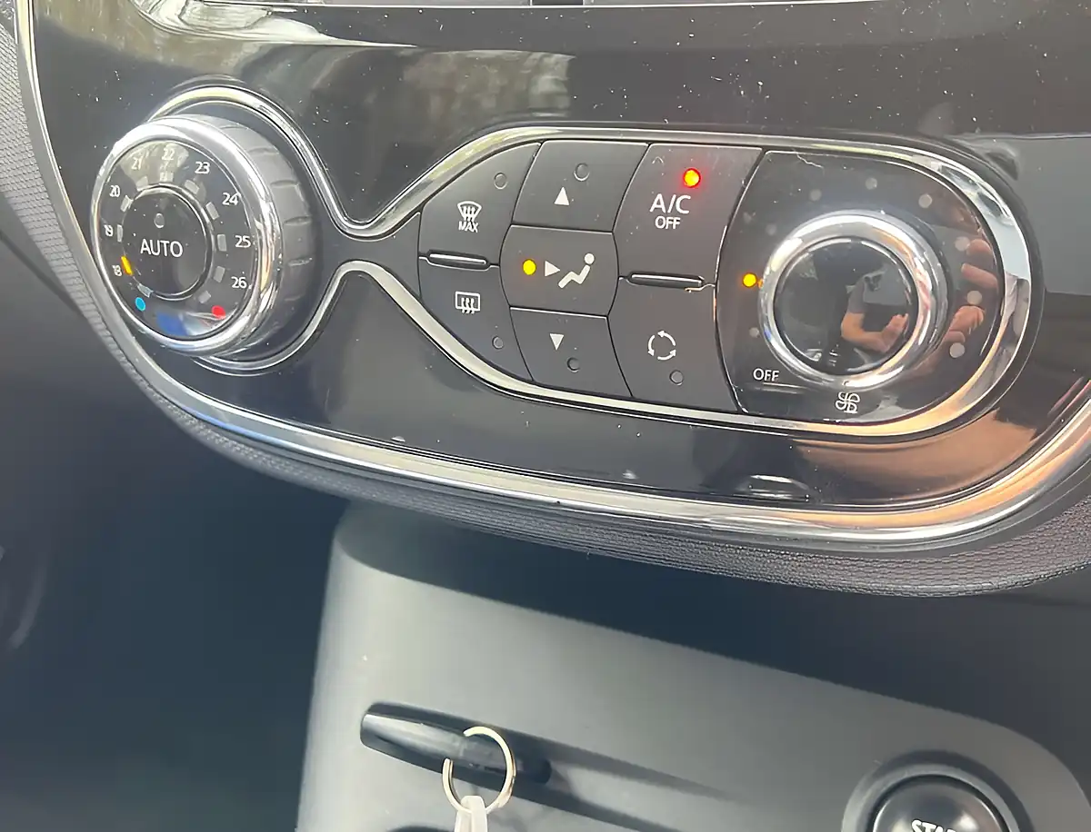 Used 2015 Renault Captur Dynamique S Nav Diamond Black - Interior and Exterior details 13