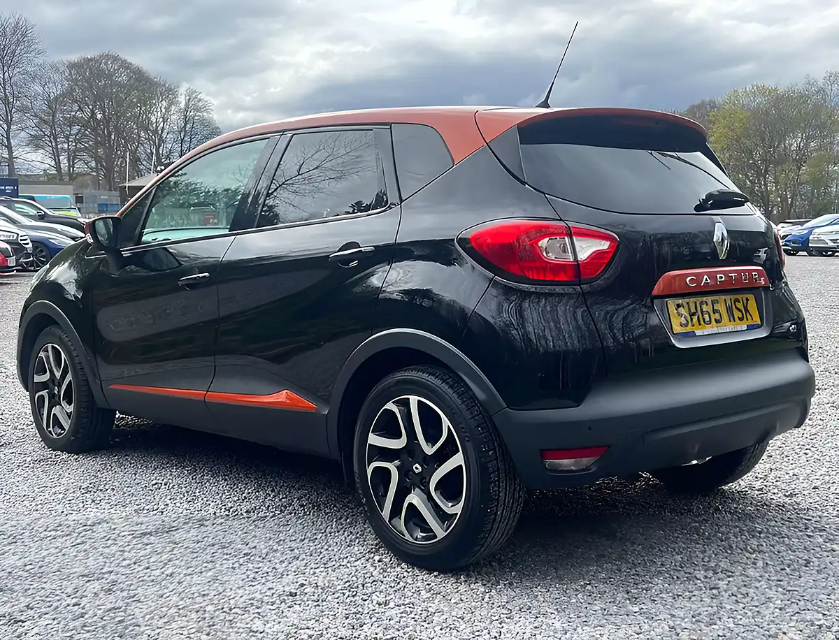 Used 2015 Renault Captur Dynamique S Nav Diamond Black - Interior and Exterior details 8