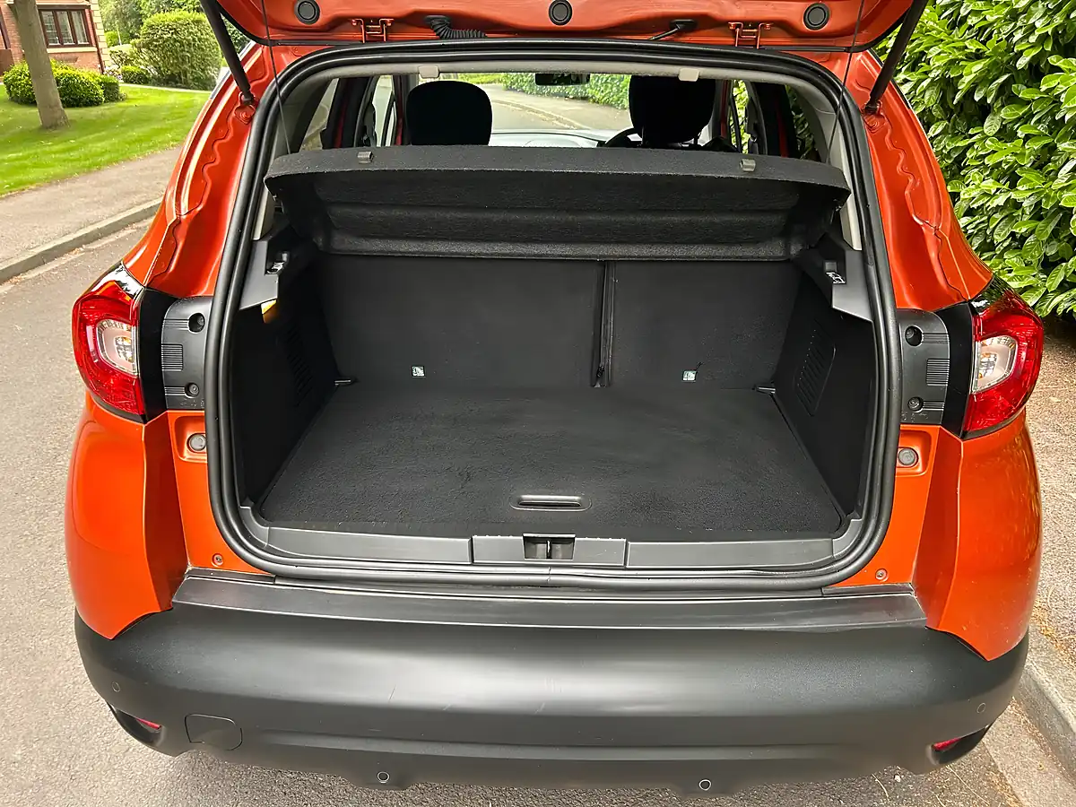 Used 2015 Renault Captur Dynamique S Nav Orange - Interior and Exterior details 14