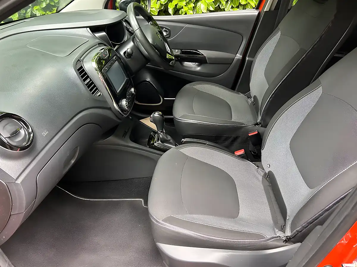 Used 2015 Renault Captur Dynamique S Nav Orange - Interior and Exterior details 15