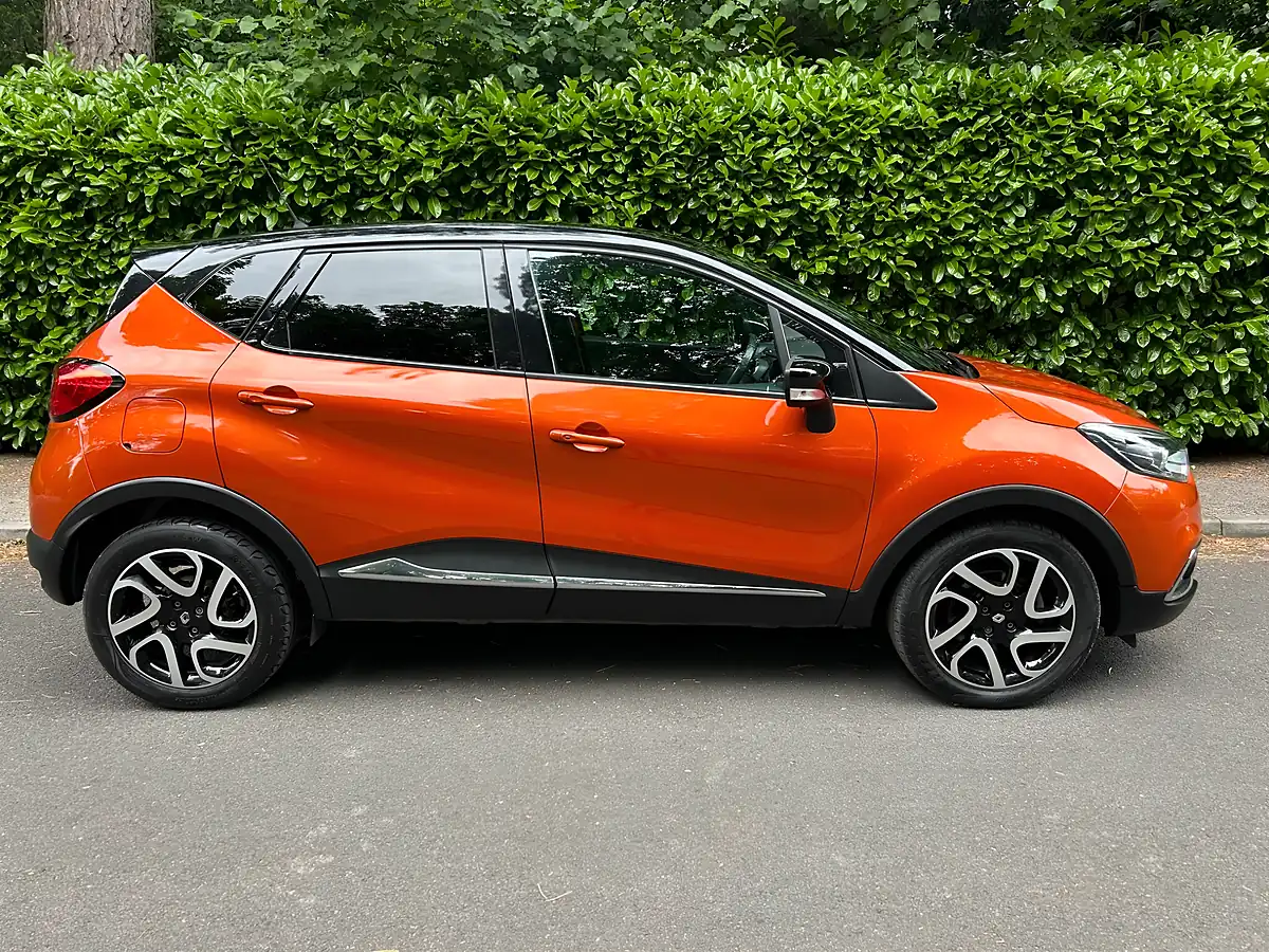 Used 2015 Renault Captur Dynamique S Nav Orange - Interior and Exterior details 6