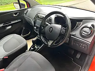 Used 2015 Renault Captur Dynamique S Nav Orange - Interior and Exterior details 8