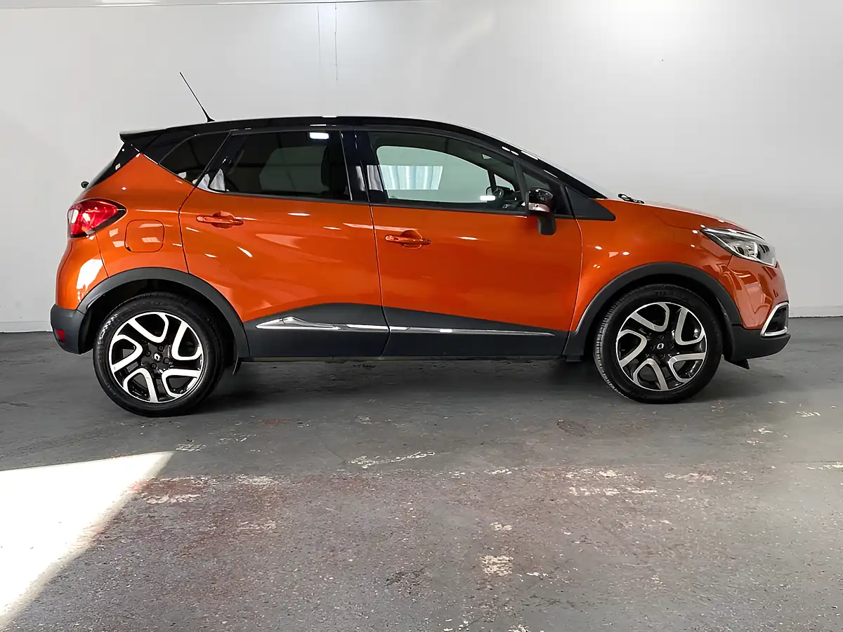 Used 2015 Renault Captur Dynamique S Nav Orange - Interior and Exterior details 5