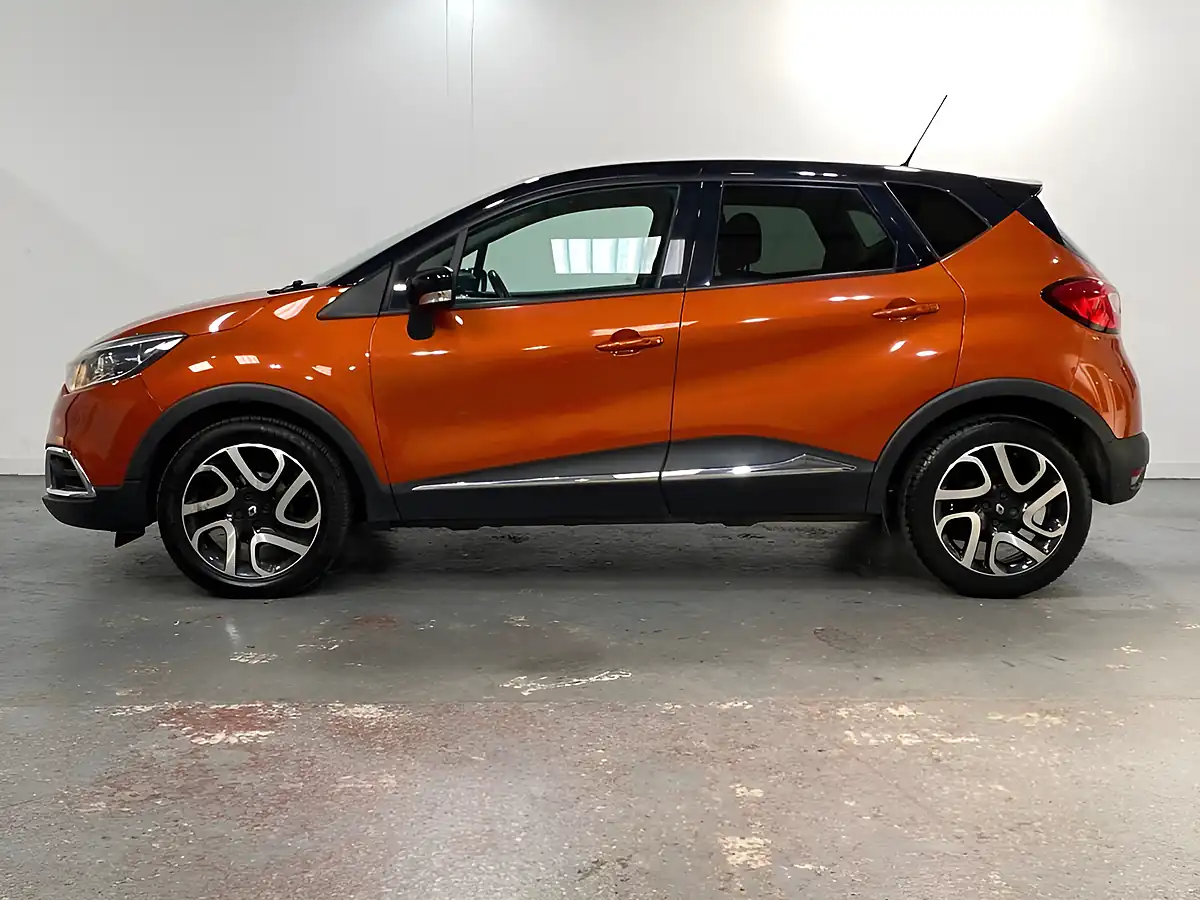 Used 2015 Renault Captur Dynamique S Nav Orange - Interior and Exterior details 6