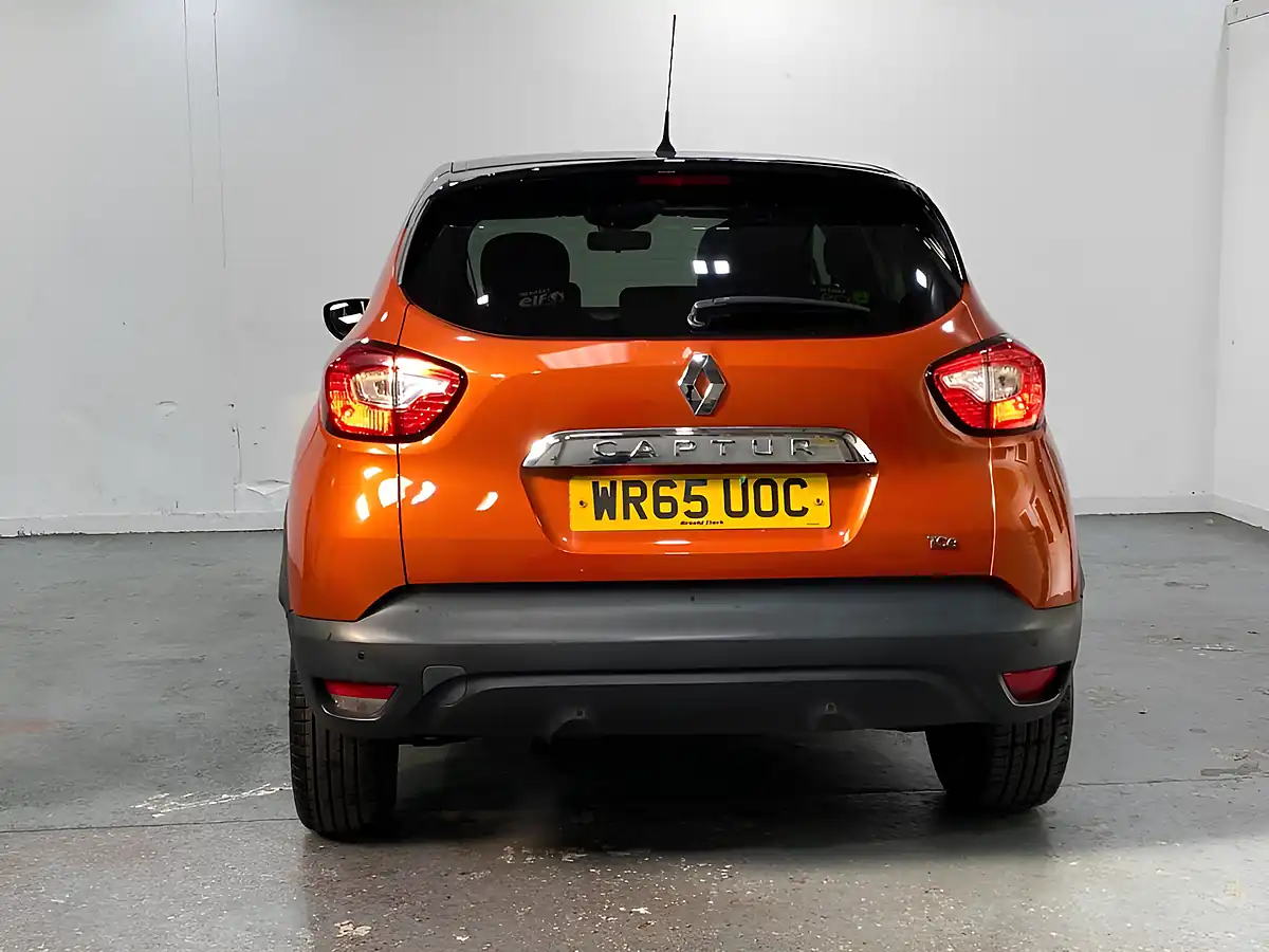 Used 2015 Renault Captur Dynamique S Nav Orange - Interior and Exterior details 8