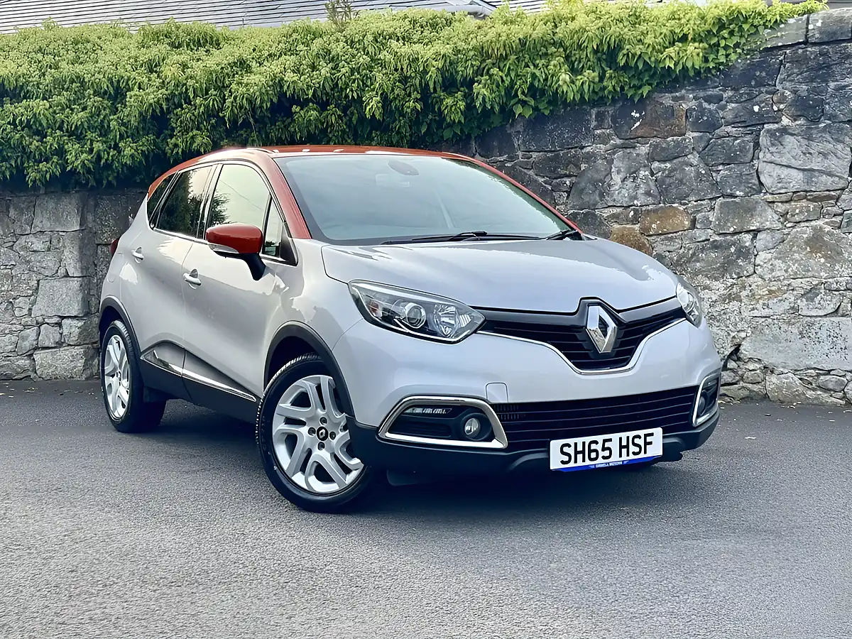 Used 2015 Renault Captur Dynamique S Nav Silver - Front View