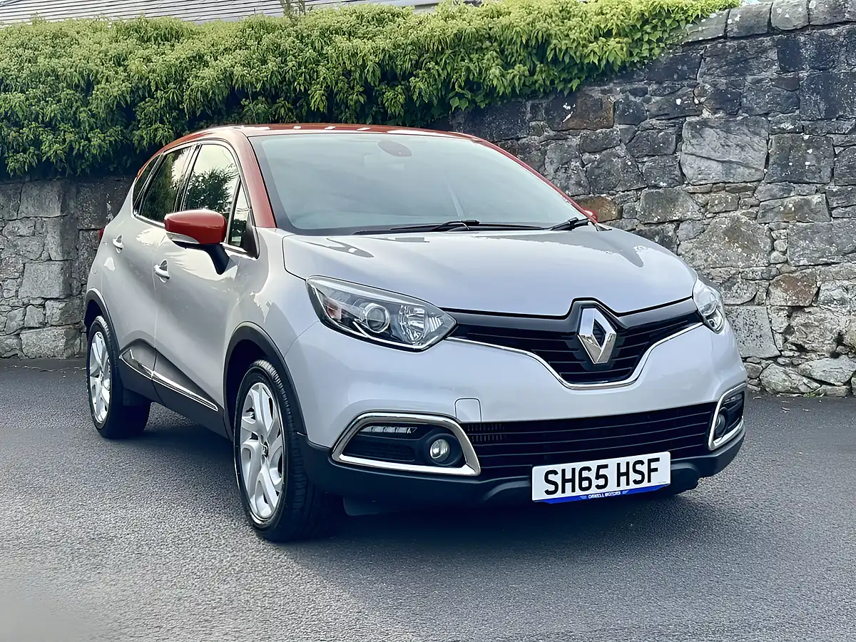 Used 2015 Renault Captur Dynamique S Nav Silver - Interior and Exterior details 11