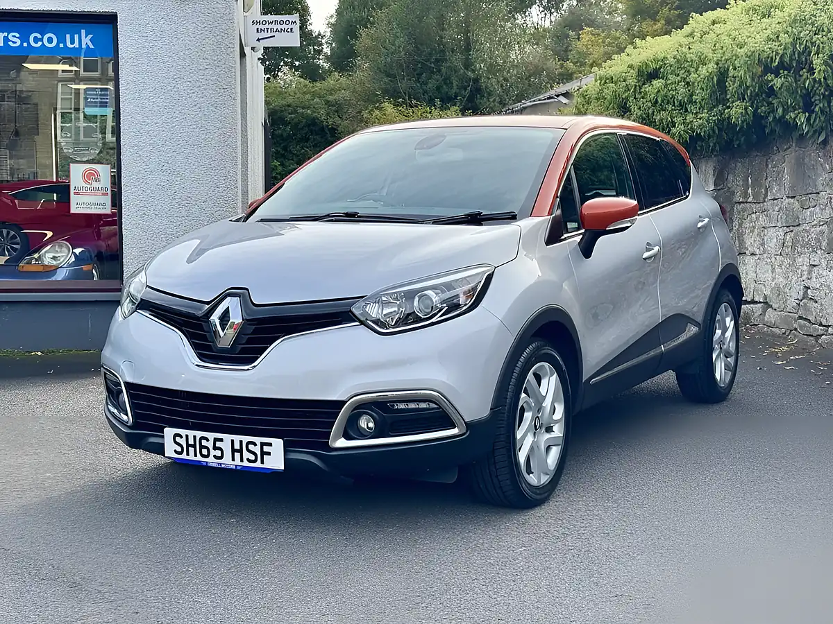 Used 2015 Renault Captur Dynamique S Nav Silver - Interior and Exterior details 12