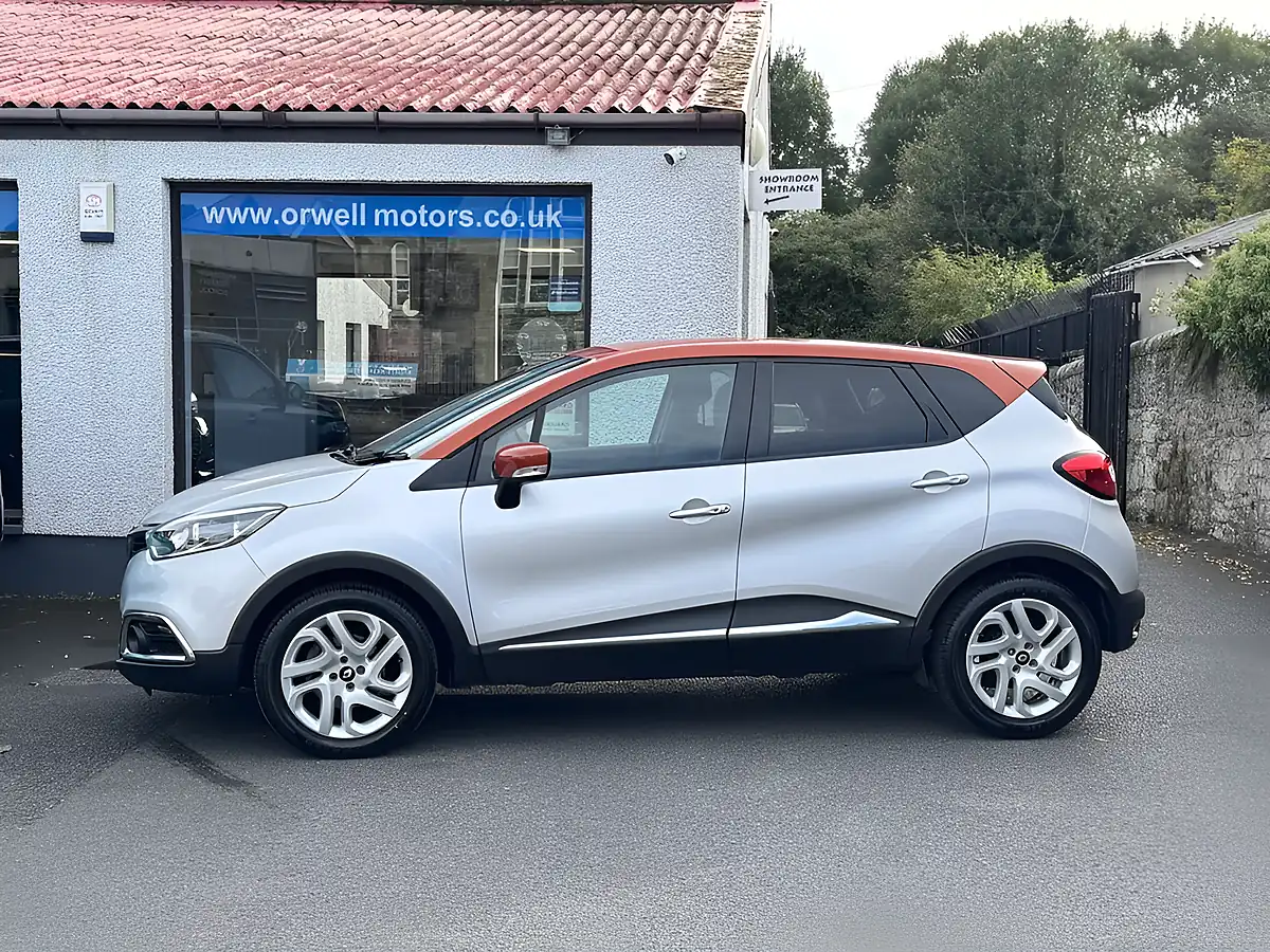 Used 2015 Renault Captur Dynamique S Nav Silver - Interior and Exterior details 14