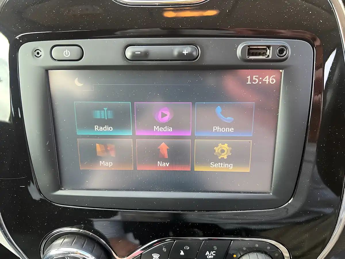 Used 2015 Renault Captur Dynamique S Nav White - Interior and Exterior details 11