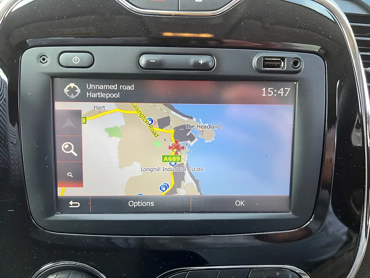Used 2015 Renault Captur Dynamique S Nav White - Interior and Exterior details 12
