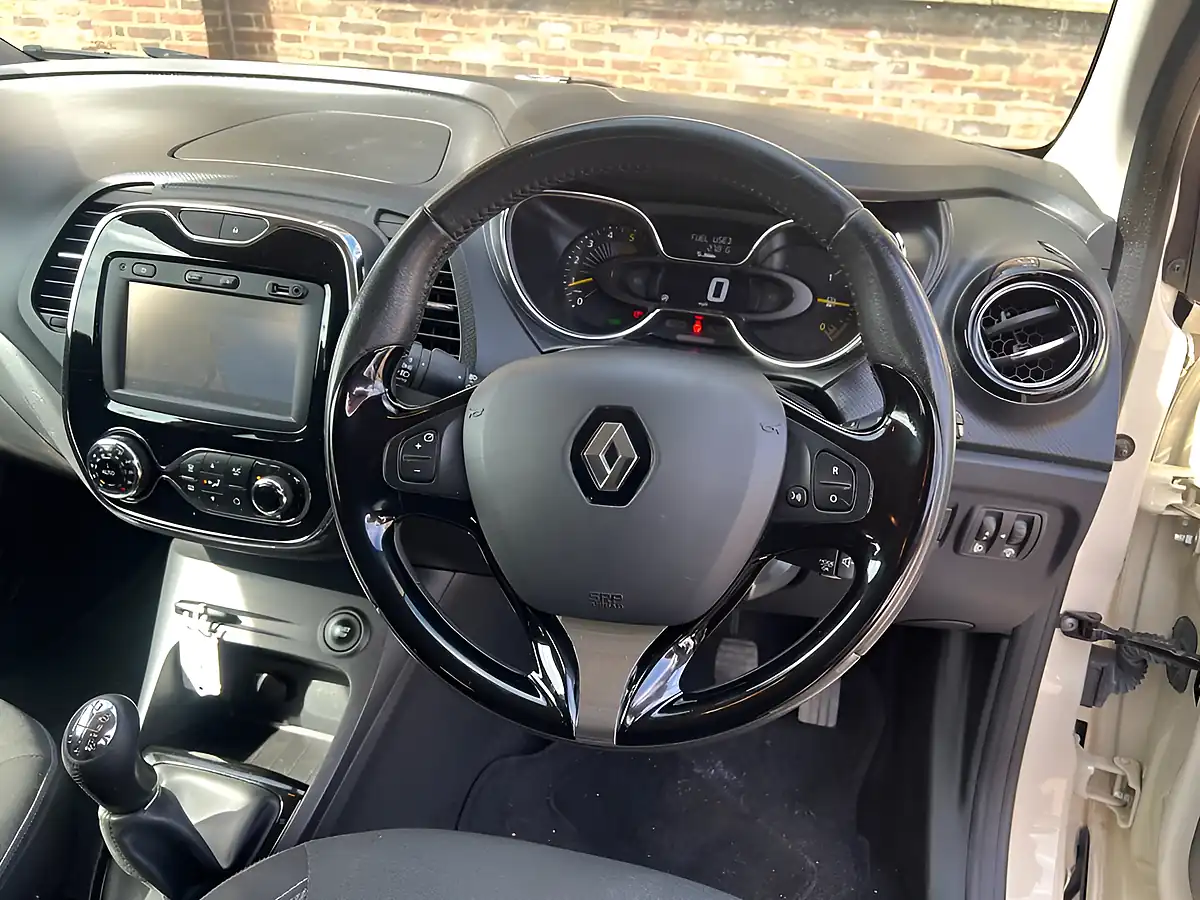 Used 2015 Renault Captur Dynamique S Nav White - Interior and Exterior details 14